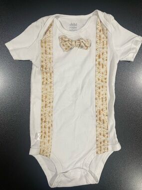 White One-Piece with Matzo inspired Suspenders & Bow tie 24 mo. 🍷🫓